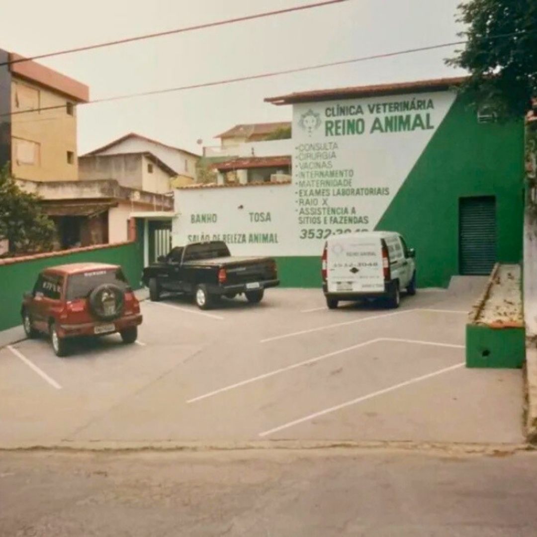 Entrada e estacionamento do hospital